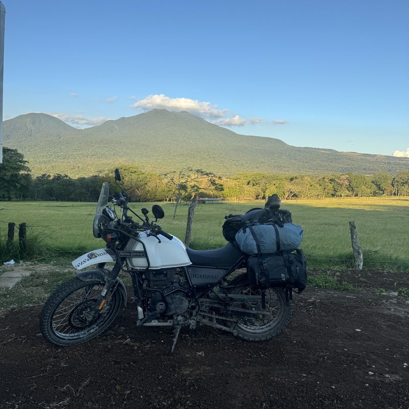 Descansando con un volcán de fondo, Costa Rica