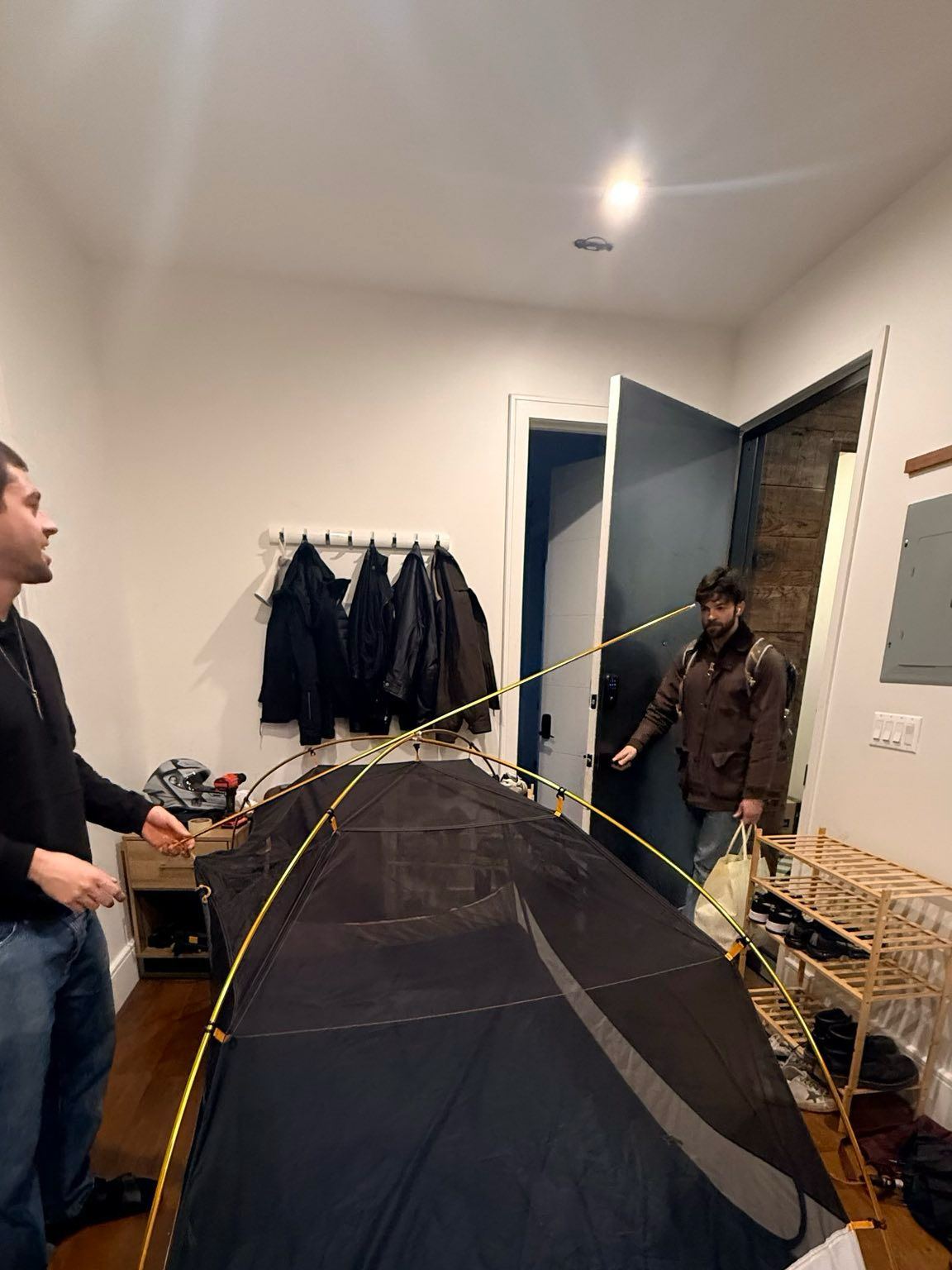 Empacando la carpa antes de salir