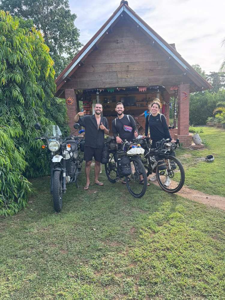 Con amigos y nuestras motos, norte de Panamá